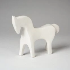 Horse-Matte White