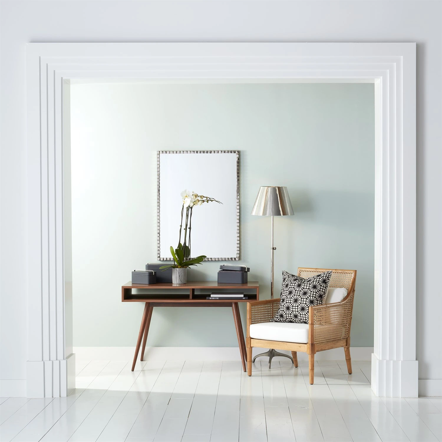 Simple Tripod Floor Lamp-Gunmetal/Nickel 5 Simple Tripod Floor Lamp-Gunmetal/Nickel - Image 3